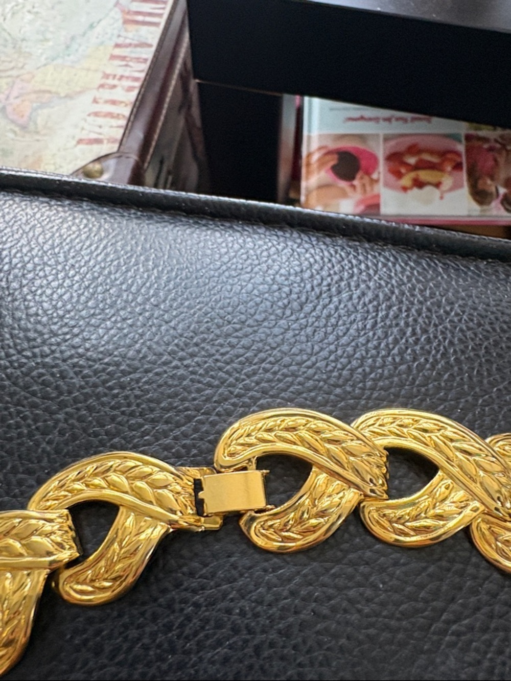 Vintage Bold Gold-Tone Link Necklace and Pierced  Earrings - Picture 6 of 10